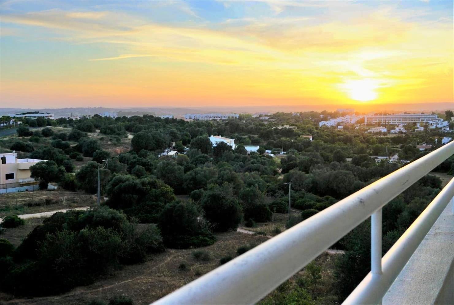 Cozy Alvor Retreat - Sunset Balcony, Wi-Fi & Ac 아파트 외부 사진